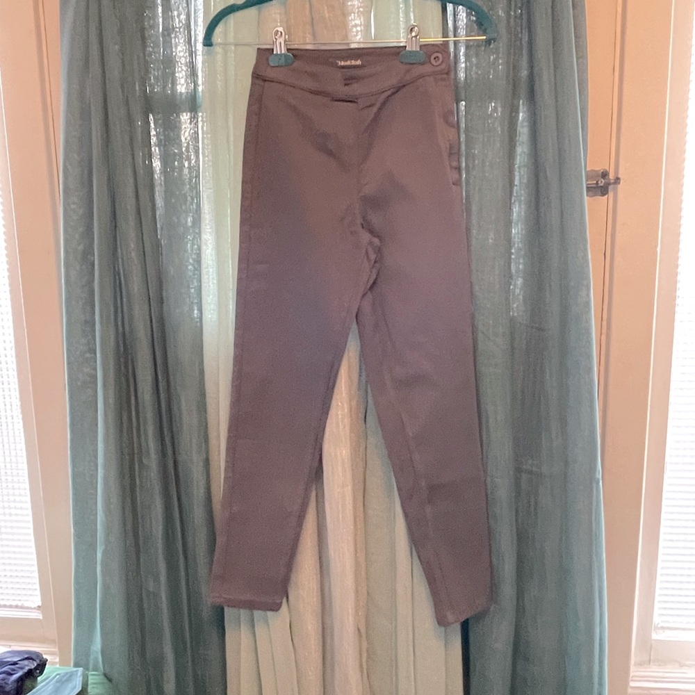 Retro grey skinny capris.